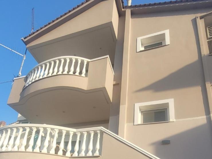 Apartamento Ina'S Masionette Nea Iraklitsa Exterior foto